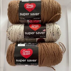 Red Heart super saver yarn
Size 2-7oz,1-5oz
3pk
